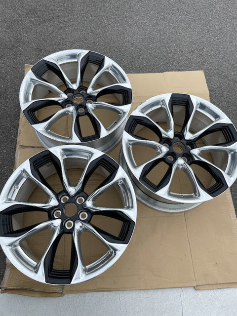 京都で出張買取 フラップバッテリーがカー用品や自動車部品を高価買取ります